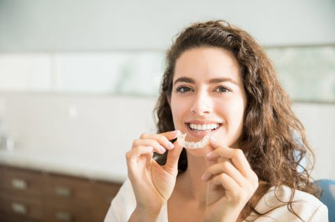 Braces: The Low Down About Invisalign, Metal Braces, and DIY Teeth Straighteners